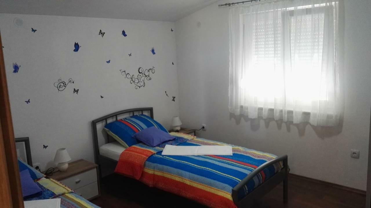 Tomek Apartment Vir Exterior foto