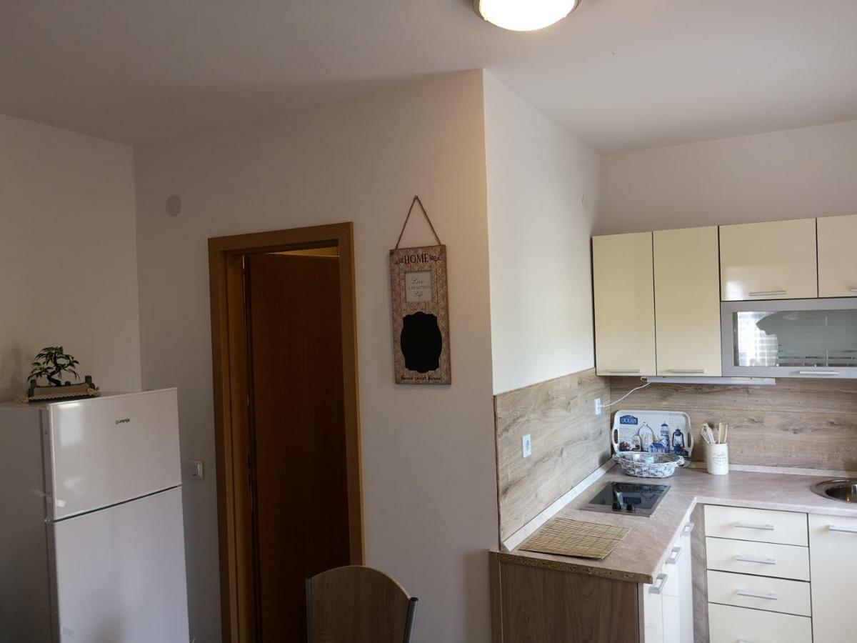 Tomek Apartment Vir Exterior foto