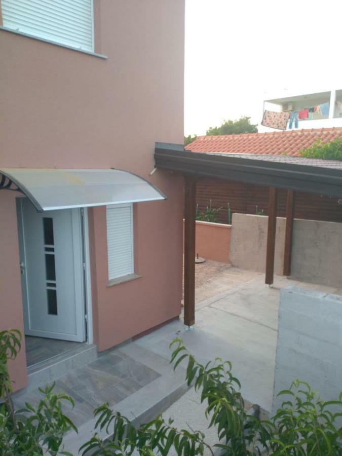 Tomek Apartment Vir Exterior foto