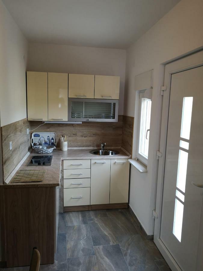 Tomek Apartment Vir Exterior foto